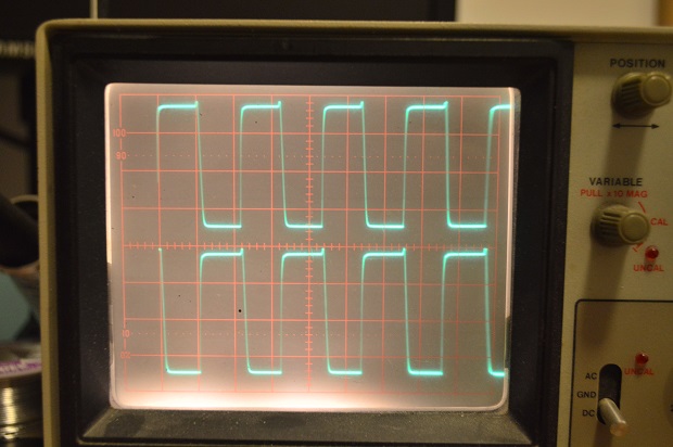 Two nice square outputs at just under 1kHz